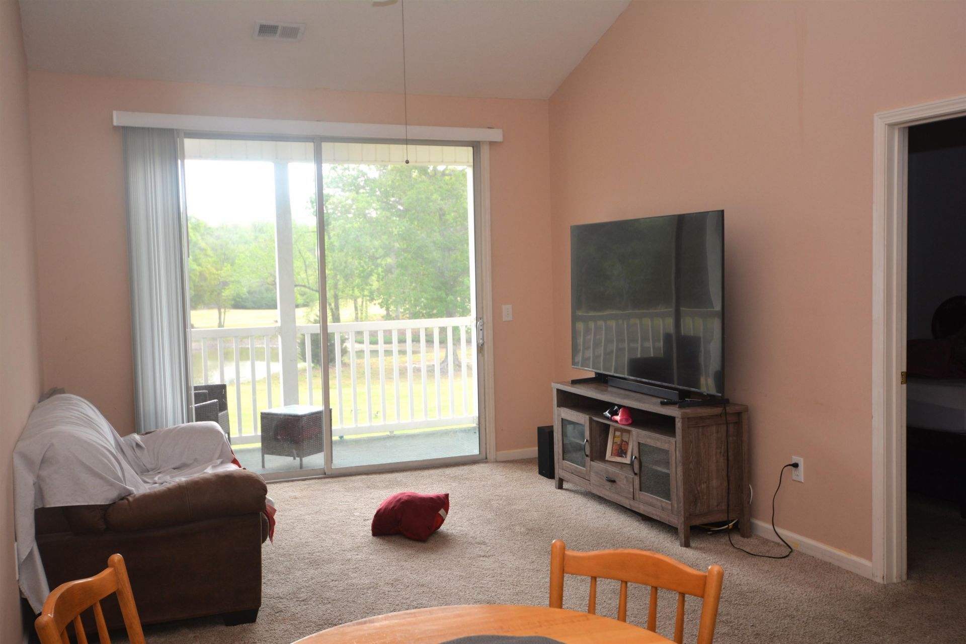 650 River Oaks Dr. Photo 6