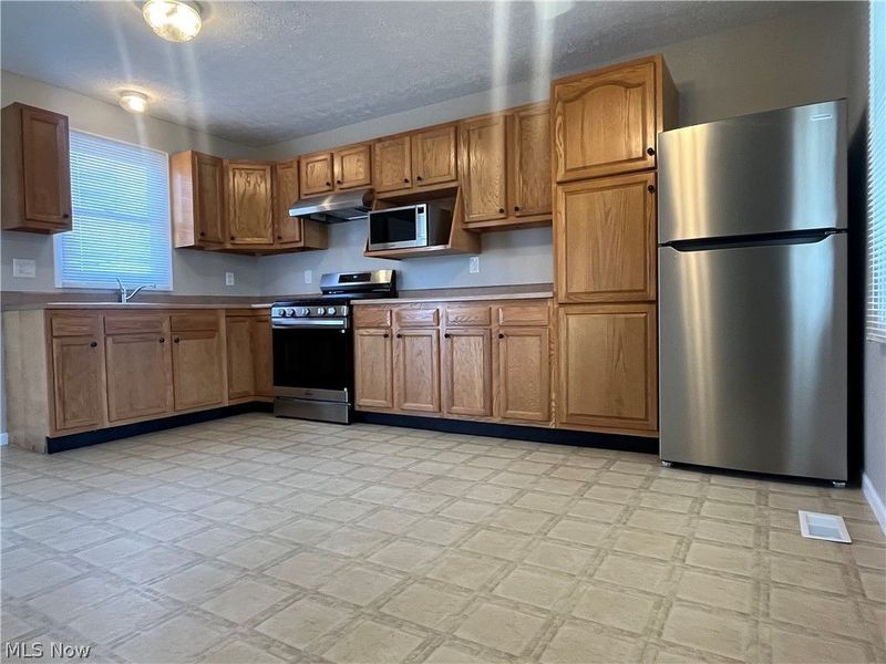 715 6th Street NE, Canton, OH 44704 Photo 3