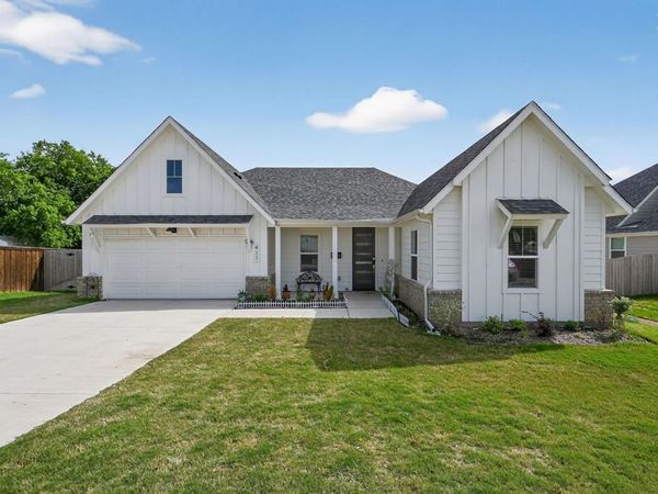 411 W Harwood Road, Euless, TX 76039