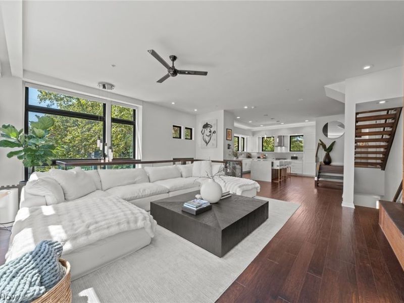 3118 Vine Court, Cleveland, OH 44113 Photo 9