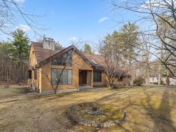 693 Elm St, Leominster, MA 01453