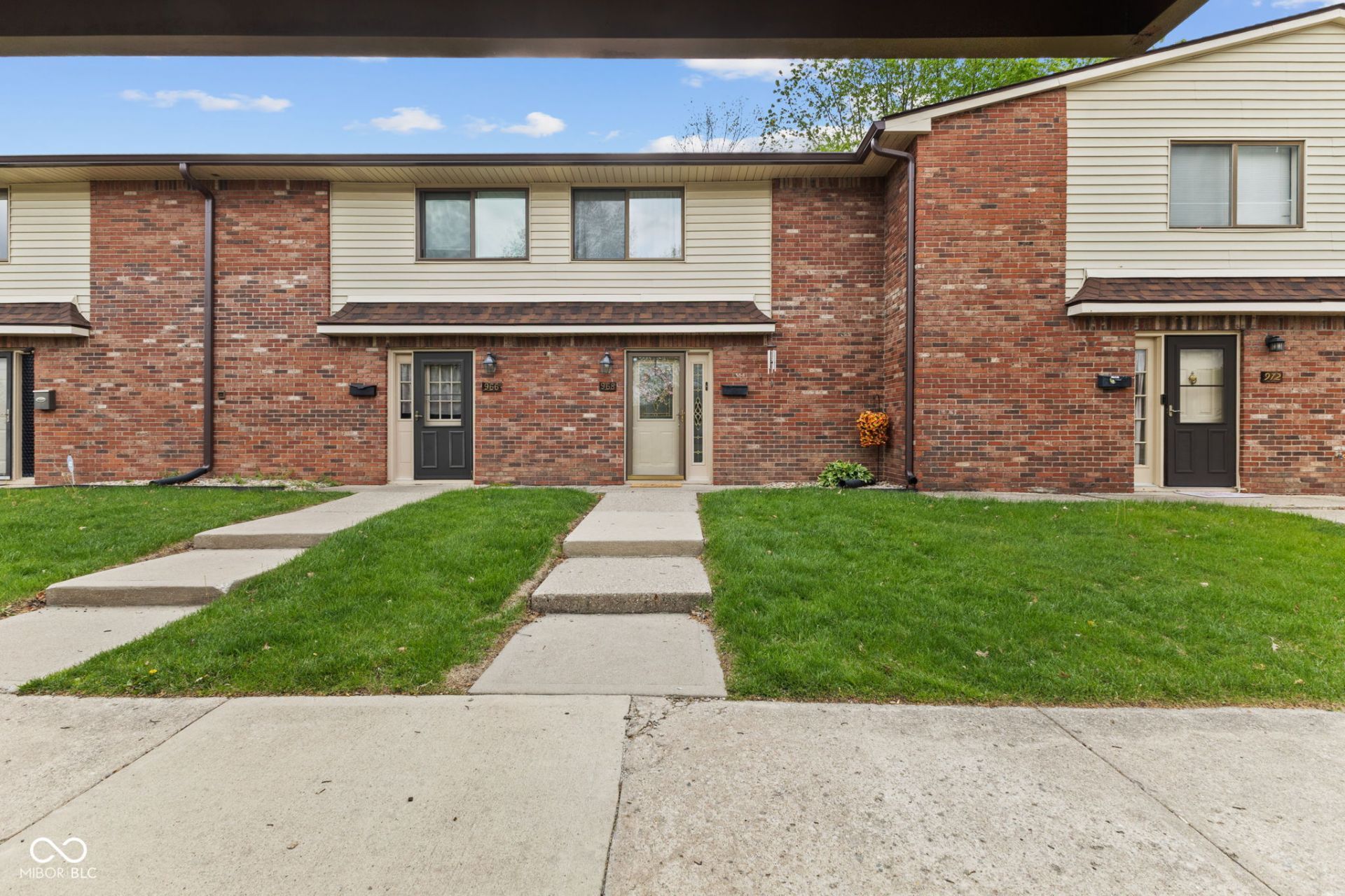 968 Greenwood Trail W, Greenwood, IN 46142 Main Photo