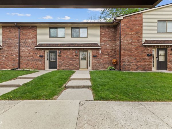 968 Greenwood Trail W, Greenwood, IN 46142