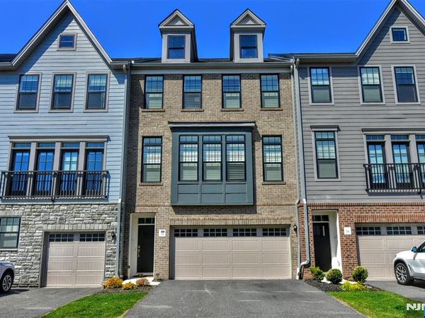 32 Cinnamon Drive 158, Upper Saddle River, NJ 07458