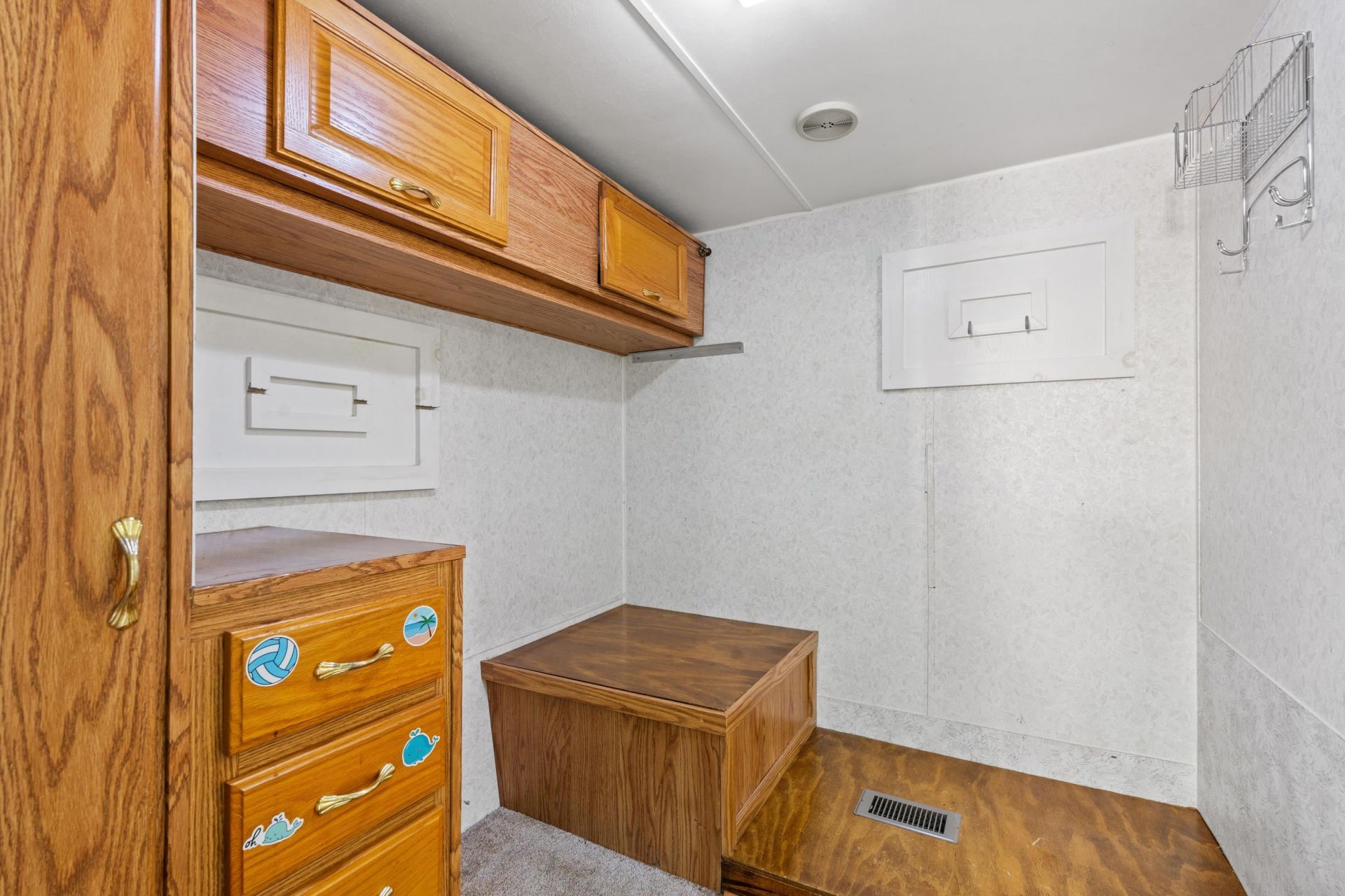 9700 Kings Rd. Photo 13