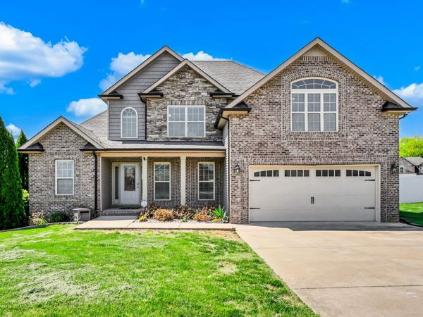 2212 Ellington Gait Dr , Clarksville, TN 37043