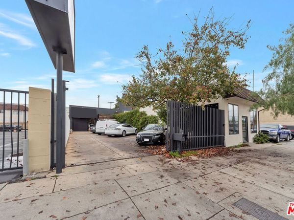 10835 Magnolia Boulevard, North Hollywood, CA 91601