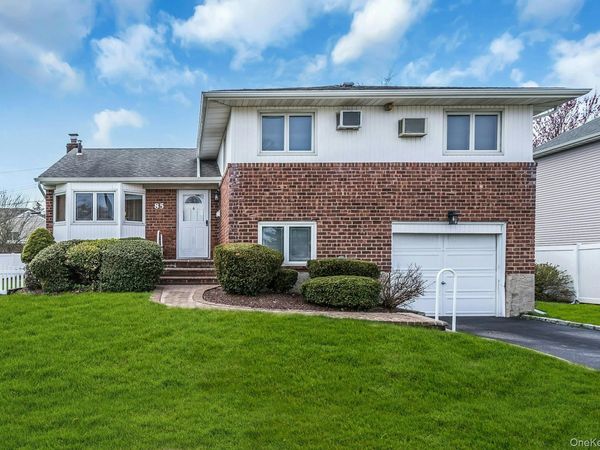 85 Audrey Avenue , Plainview, NY 11803