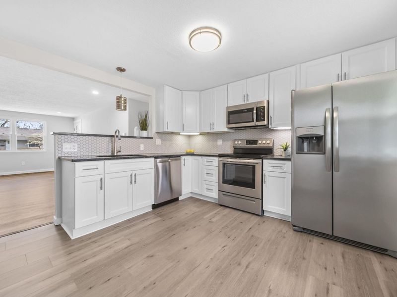 995 E Lincoln Avenue, Columbus, OH 43229 Photo 13