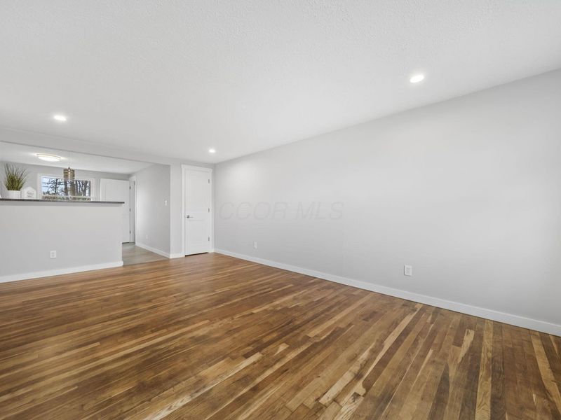 995 E Lincoln Avenue, Columbus, OH 43229 Photo 14