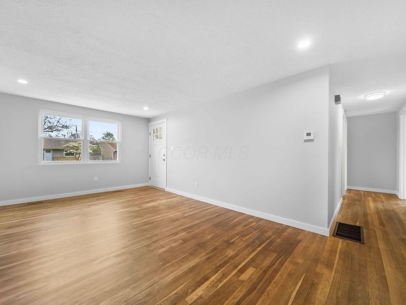 995 E Lincoln Avenue, Columbus, OH 43229 Photo 17