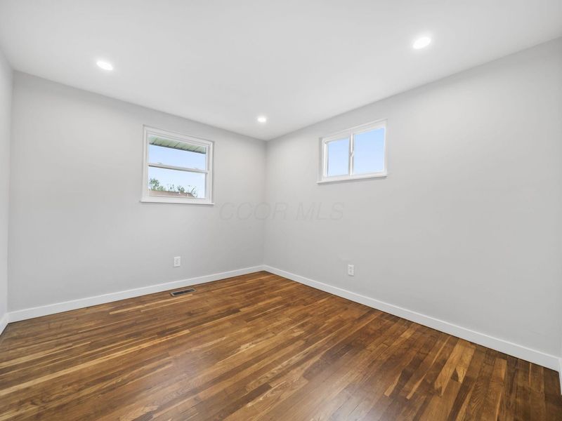 995 E Lincoln Avenue, Columbus, OH 43229 Photo 22