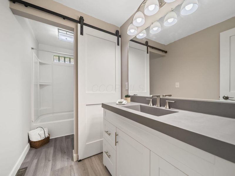 995 E Lincoln Avenue, Columbus, OH 43229 Photo 26