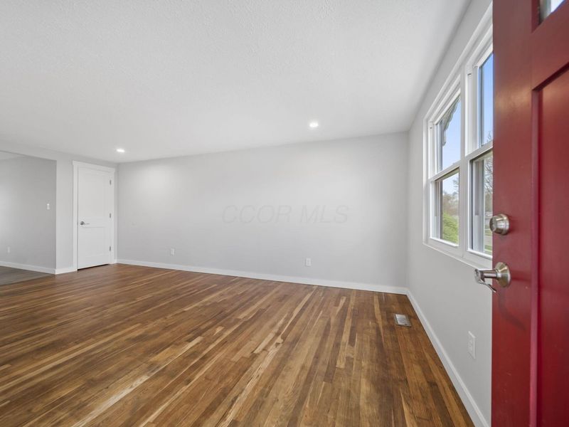 995 E Lincoln Avenue, Columbus, OH 43229 Photo 9