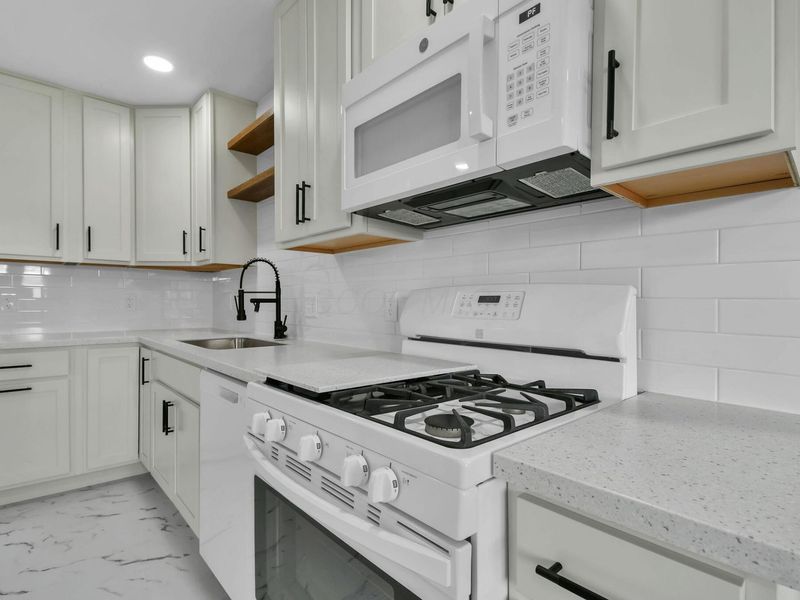 3188 Cypress Bend Drive, Newark, OH 43055 Photo 11