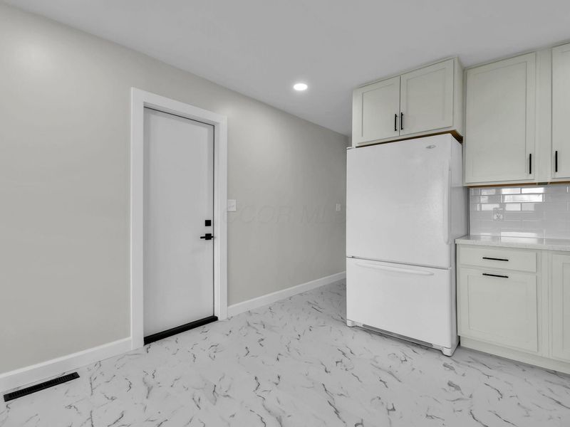 3188 Cypress Bend Drive, Newark, OH 43055 Photo 12