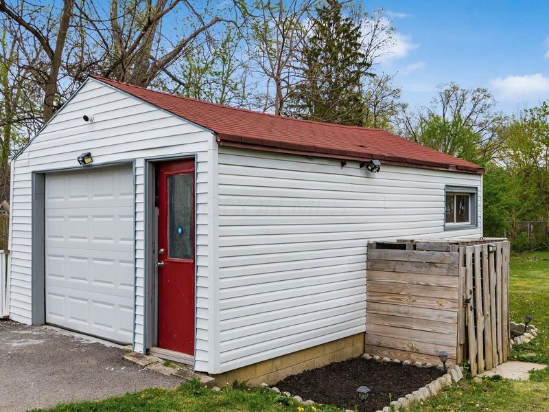 2876 Medina Avenue, Columbus, OH 43224 Photo 32