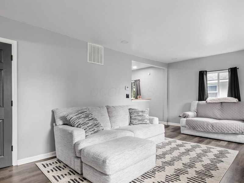 2876 Medina Avenue, Columbus, OH 43224 Photo 5