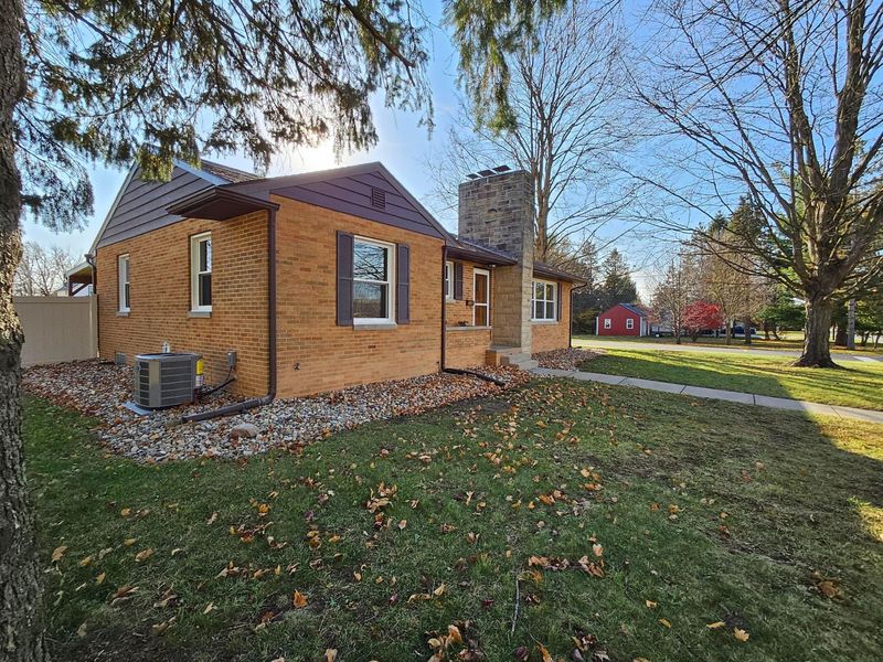 885 W Perry Street, Bucyrus, OH 44820 Photo 1