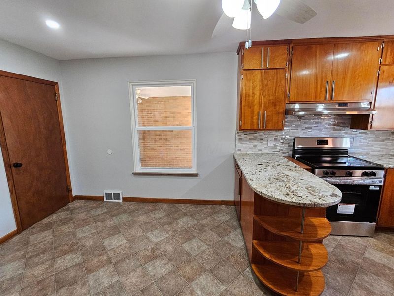 885 W Perry Street, Bucyrus, OH 44820 Photo 10