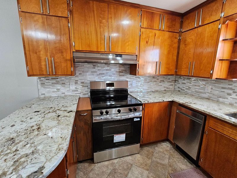 885 W Perry Street, Bucyrus, OH 44820 Photo 11