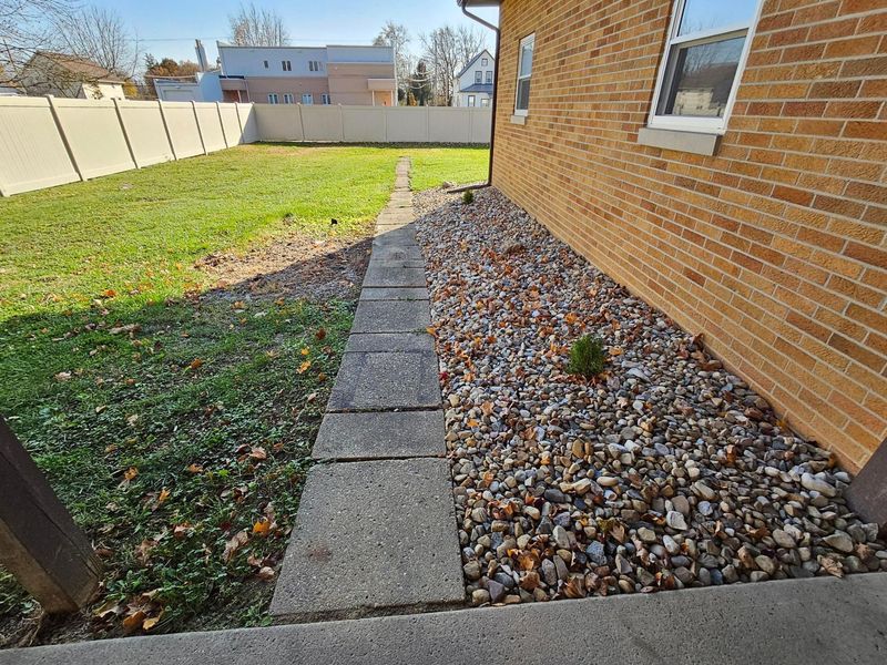 885 W Perry Street, Bucyrus, OH 44820 Photo 31