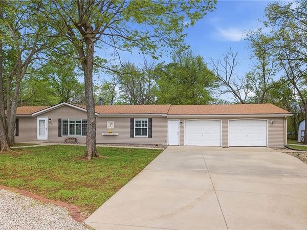 9 Poplar Lane, Linn Valley, KS 66040