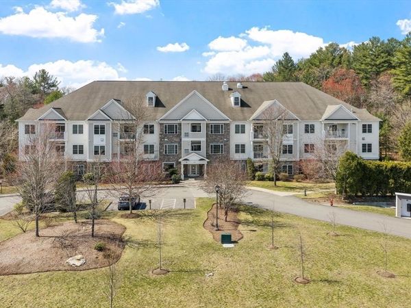 1302 Albion Drive, Unit 1302, Bedford, MA 01730