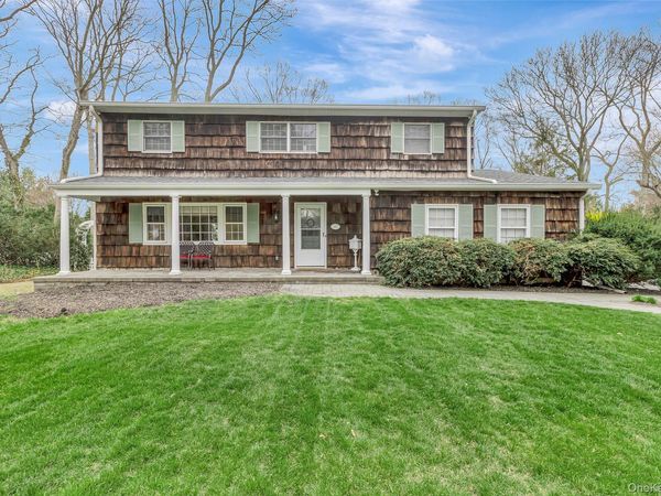 27 Richie Court N, Saint James, NY 11780