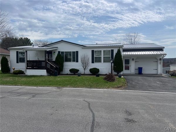 8 MAJESTIC LN, New Hartford, NY 13413