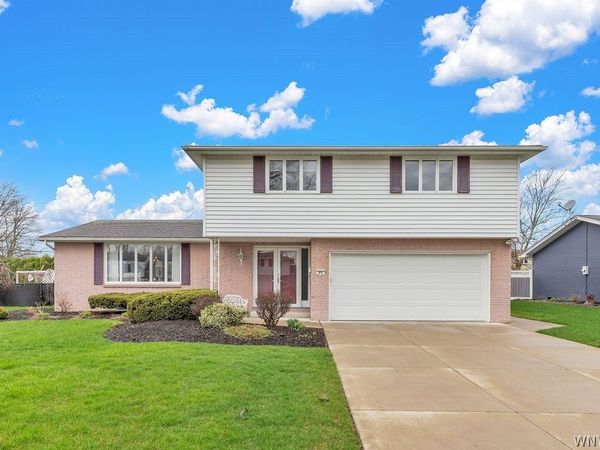 89 Ranch Trail W, Williamsville, NY 14221