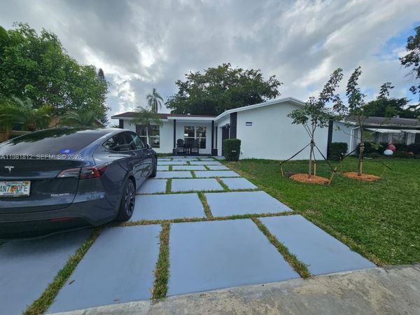 11450 NW 32nd Pl, Sunrise, FL 33323
