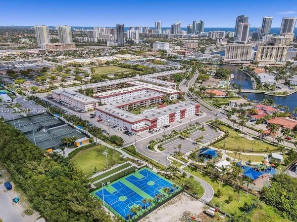 580 Egret Dr, Unit 212, Hallandale Beach, FL 33009