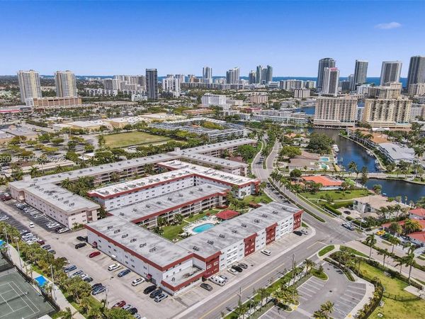 580 Egret Dr, Unit 212, Hallandale Beach, FL 33009