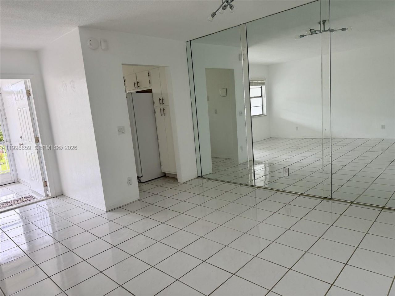 580 Egret Dr, Unit 212, Hallandale Beach, FL 33009 Photo