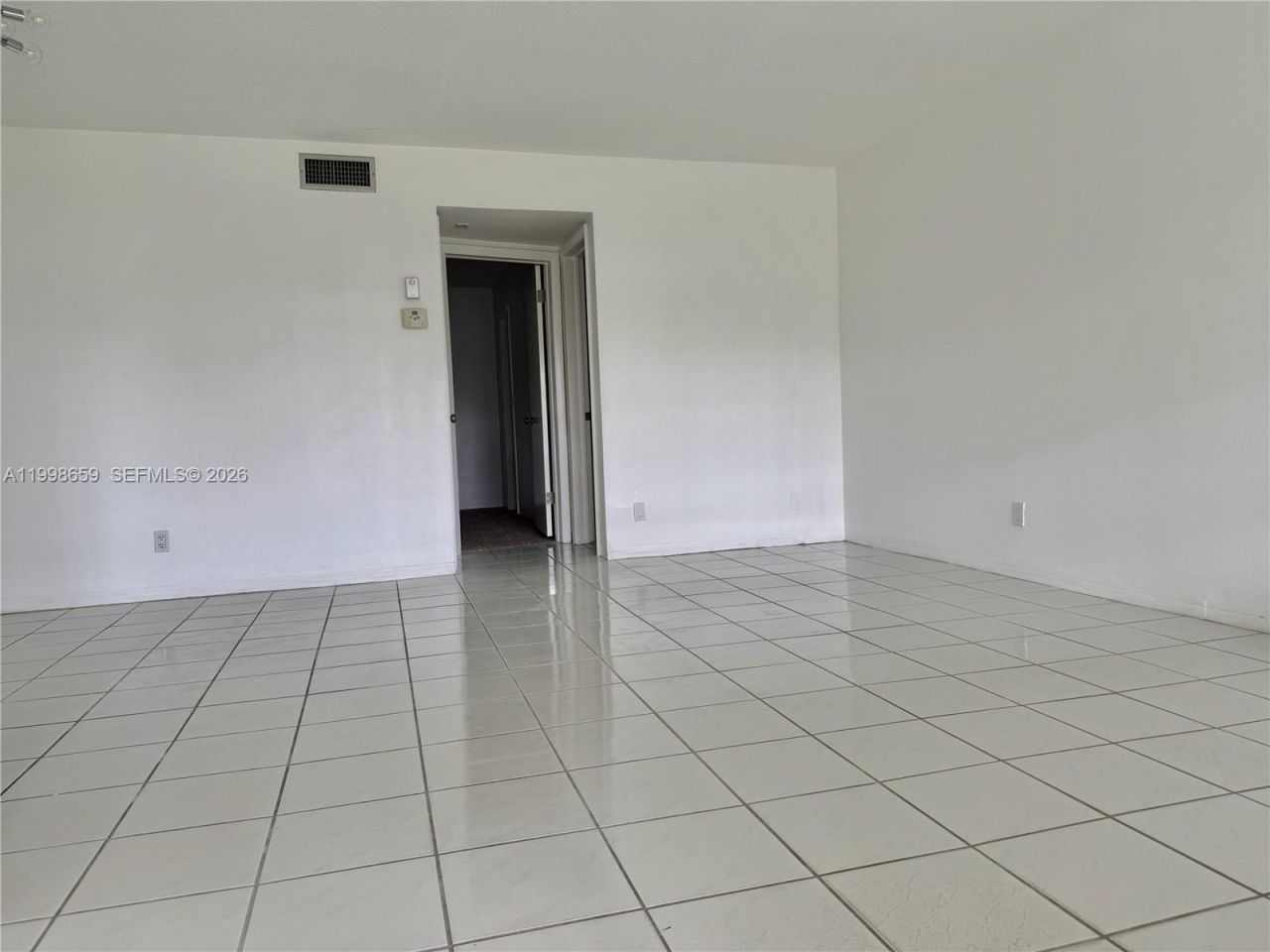 580 Egret Dr, Unit 212, Hallandale Beach, FL 33009 Photo