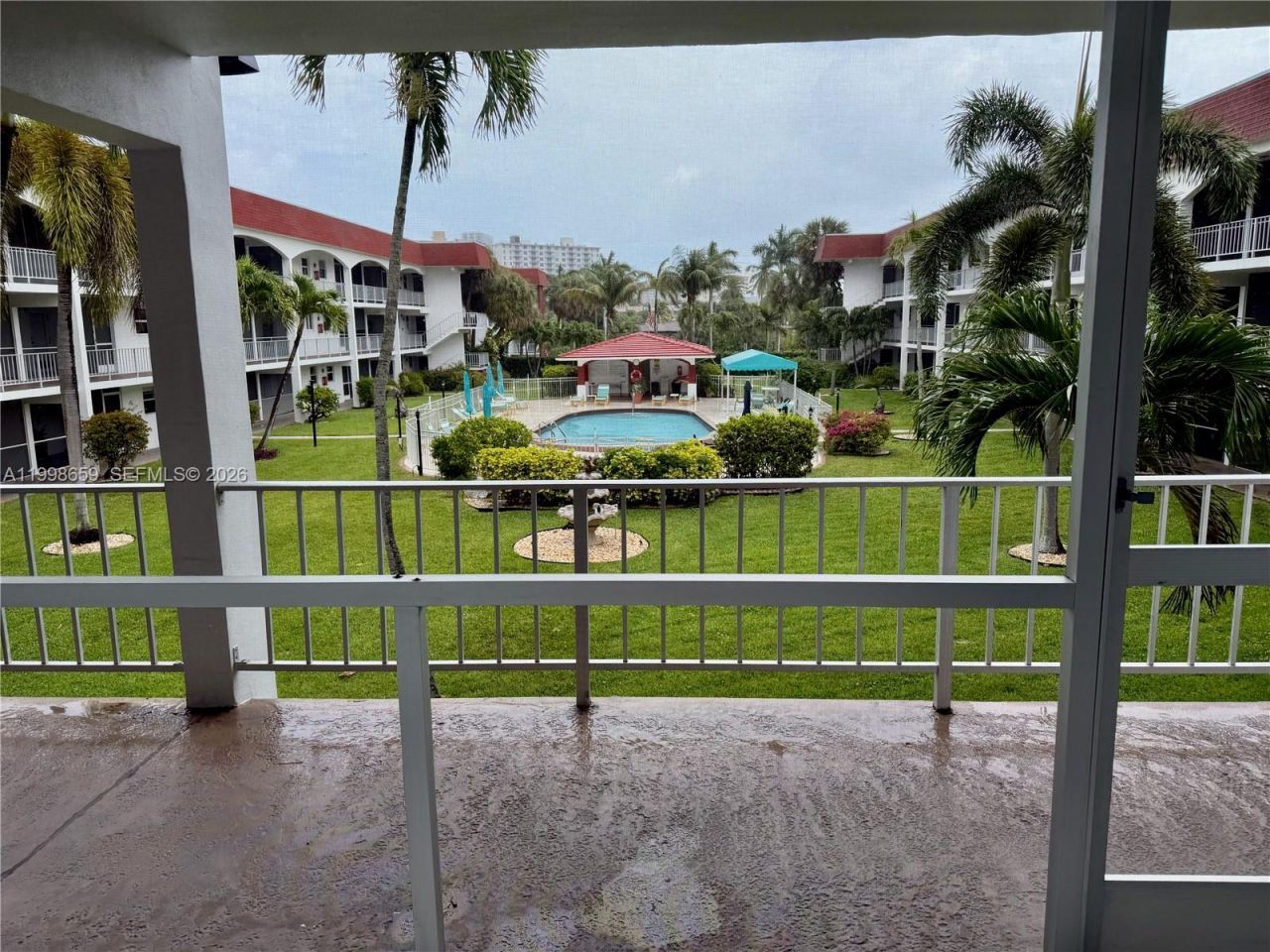 580 Egret Dr, Unit 212, Hallandale Beach, FL 33009 Photo