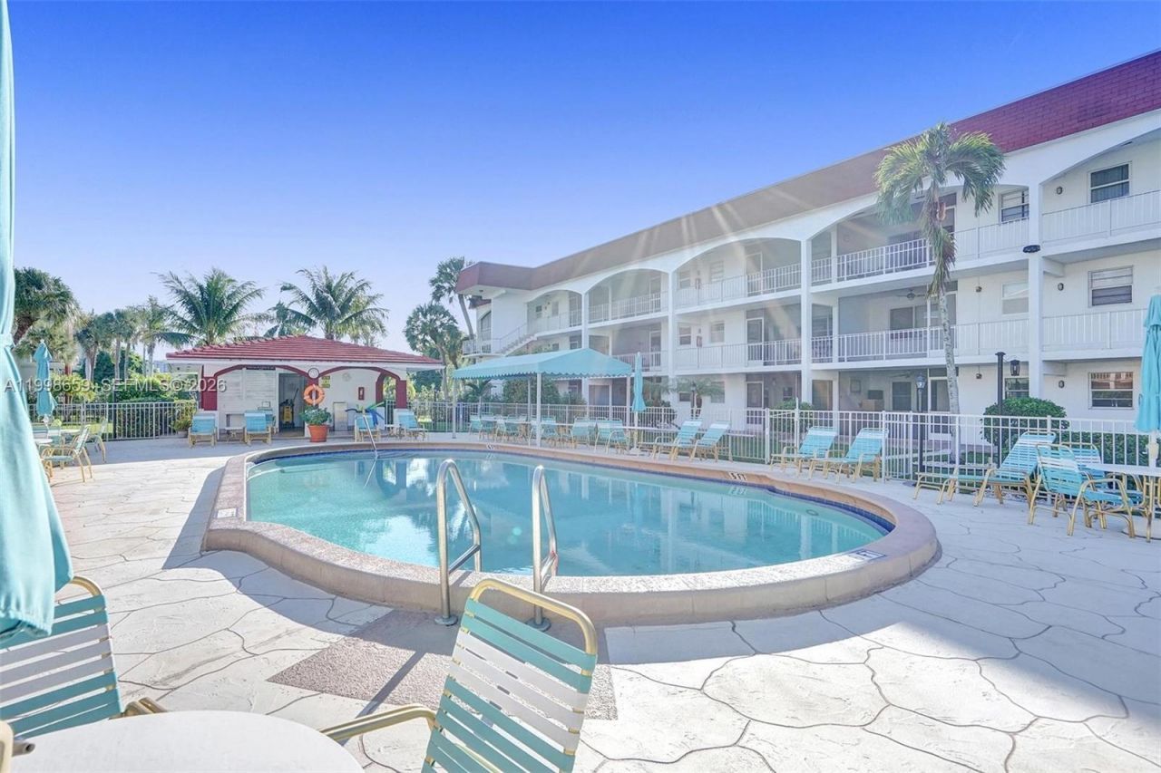 580 Egret Dr, Unit 212, Hallandale Beach, FL 33009 Photo