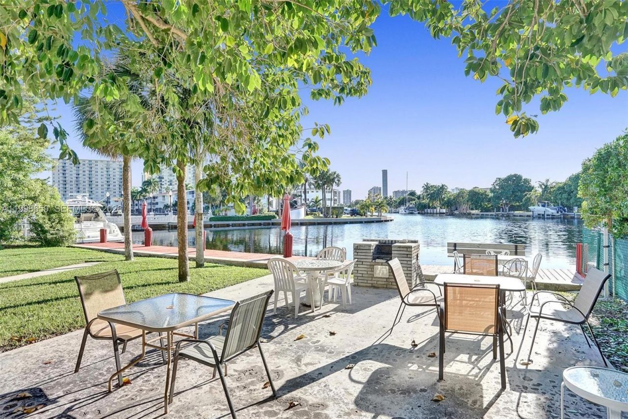 580 Egret Dr, Unit 212, Hallandale Beach, FL 33009 Photo