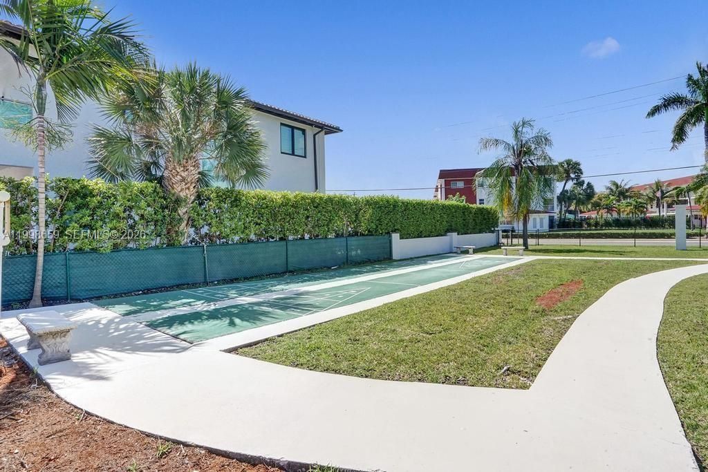 580 Egret Dr, Unit 212, Hallandale Beach, FL 33009 Photo