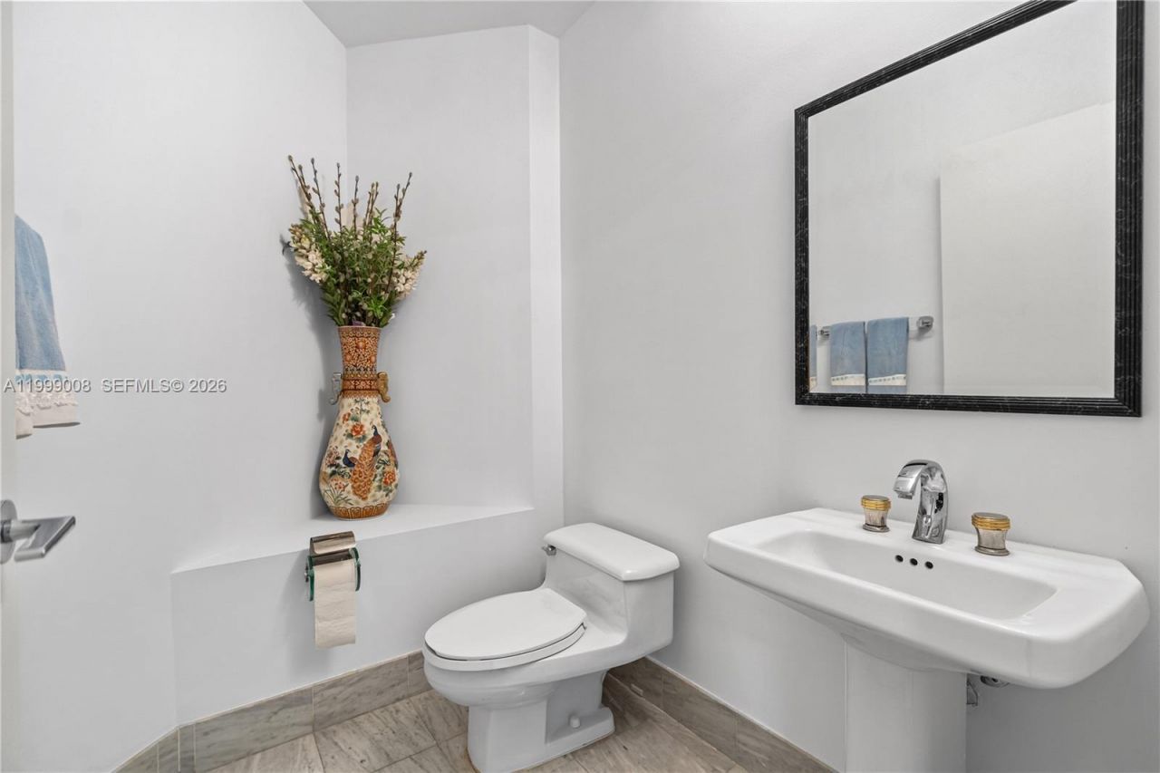 3802 NE 207th St, Unit 2704, Aventura, FL 33180 Photo