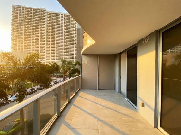 488 NE 18th St, Unit 204, Miami, FL 33132