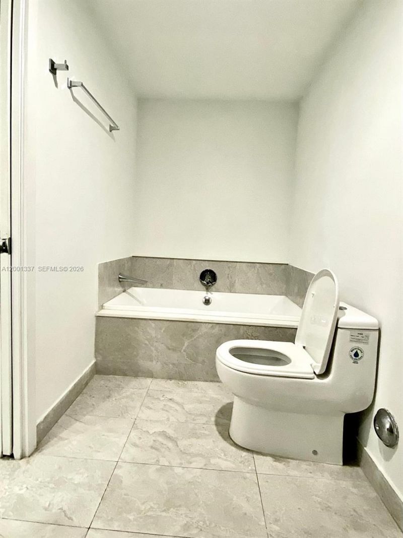 488 NE 18th St, Unit 204, Miami, FL 33132 Photo