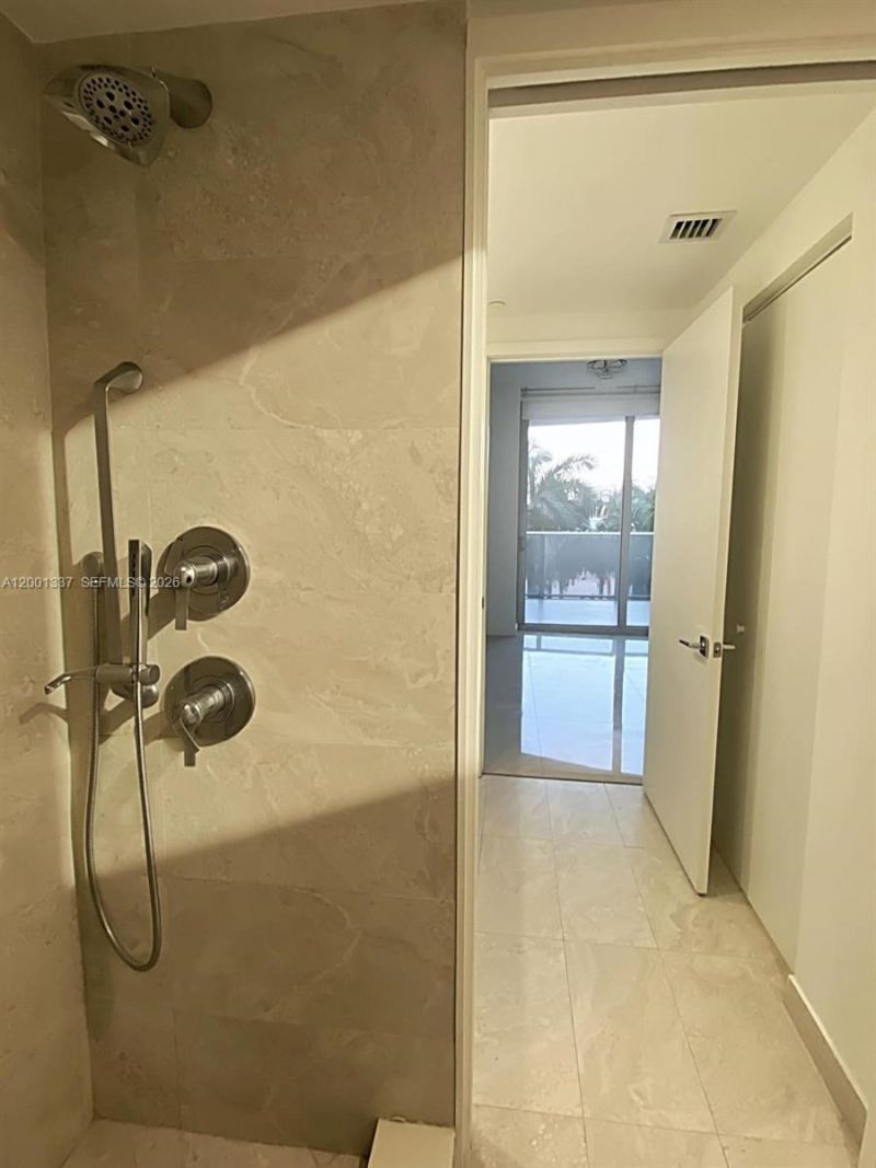 488 NE 18th St, Unit 204, Miami, FL 33132 Photo