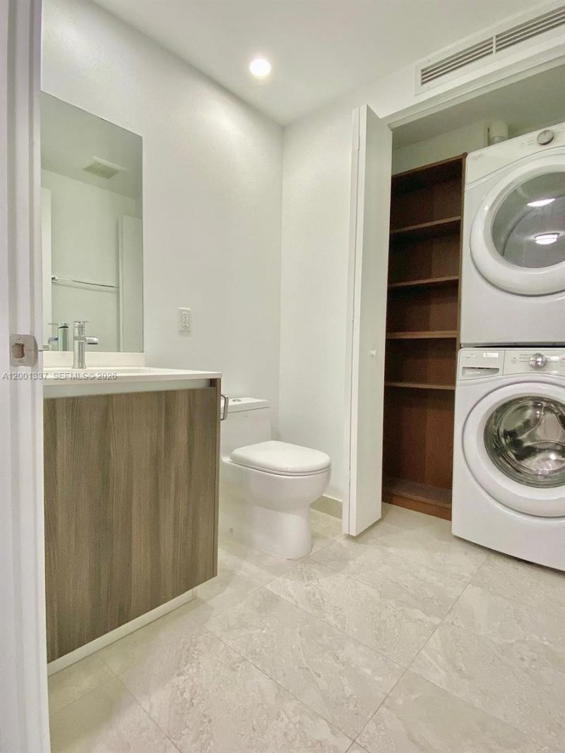 488 NE 18th St, Unit 204, Miami, FL 33132 Photo