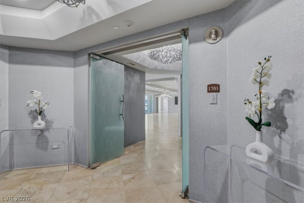 2877 Paradise Road, Las Vegas, NV 89109