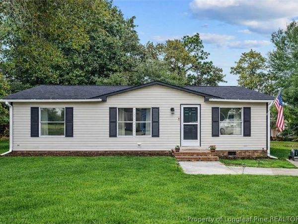 54 W Tryon Court , Spring Lake, NC 28390