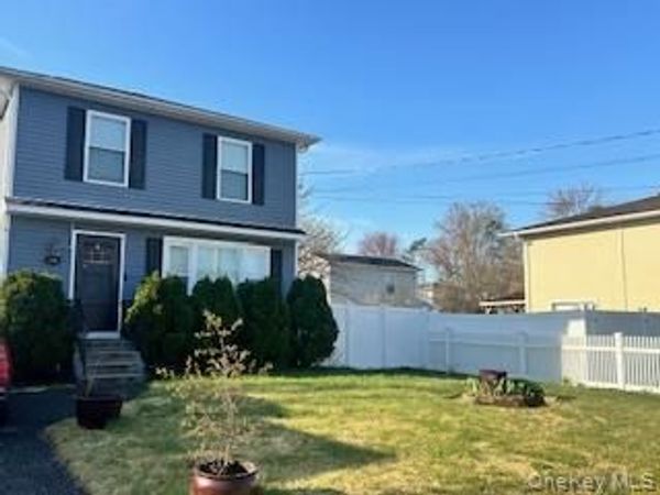 144 Washington Avenue, Wheatley Heights, NY 11798