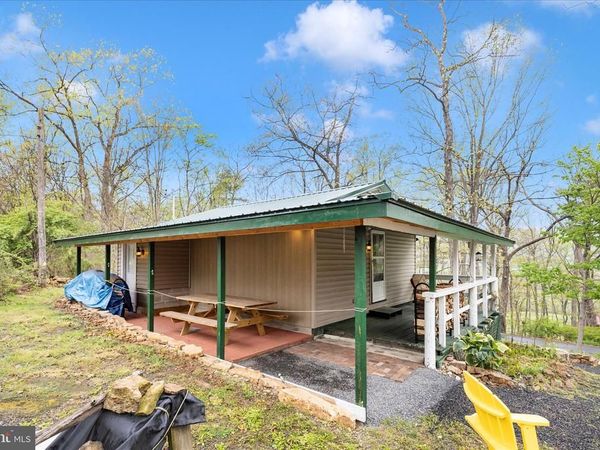 915 CENTER SQUARE ROAD, BLAIN, PA 17006