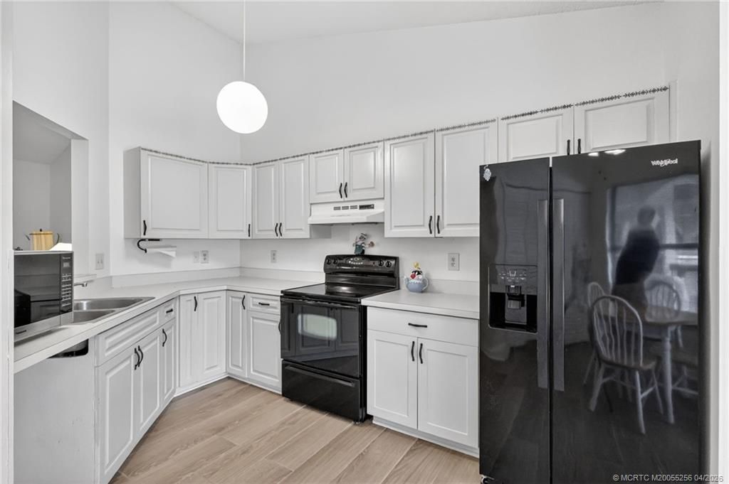 6031 SE Martinique Drive, Unit 202, Stuart, FL 34997 Photo